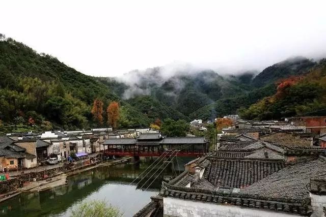 途经景点:瑶里古镇,石城村,长溪村,篁岭老村,三清山必驾理由"在婺源