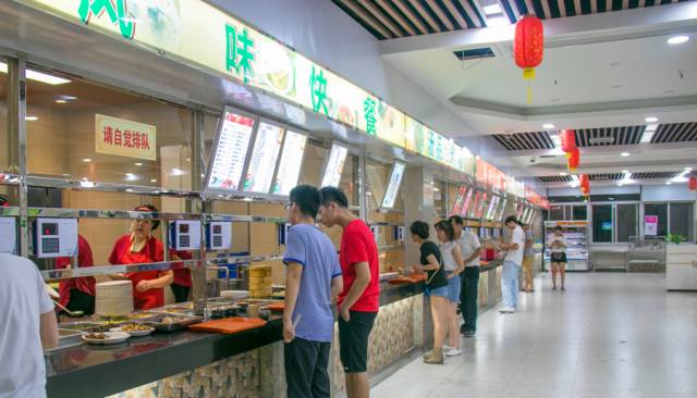 黎明职业大学食堂图片图片