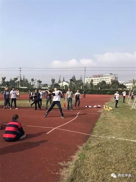 平水镇中学隆重举行第二十一届秋季田径运动会