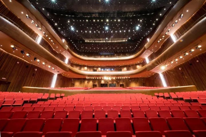 接下来,陕西大剧院在为期四个月的开幕季演出中,总计会有69组艺术家及