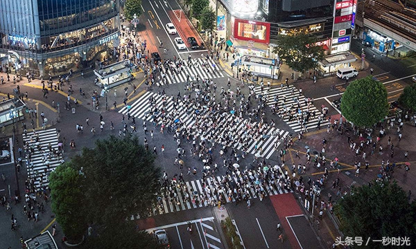 全球最繁忙的十字路口,每天有250万人从这走过,黑压压一片!