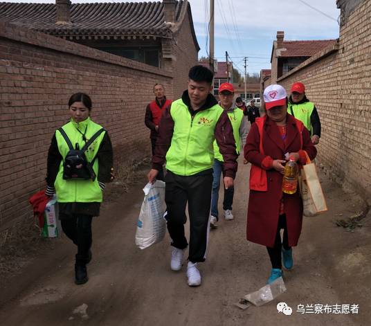 "九九重阳节,浓浓关爱情"乌大张三地志愿者走进山西广灵慰问演出