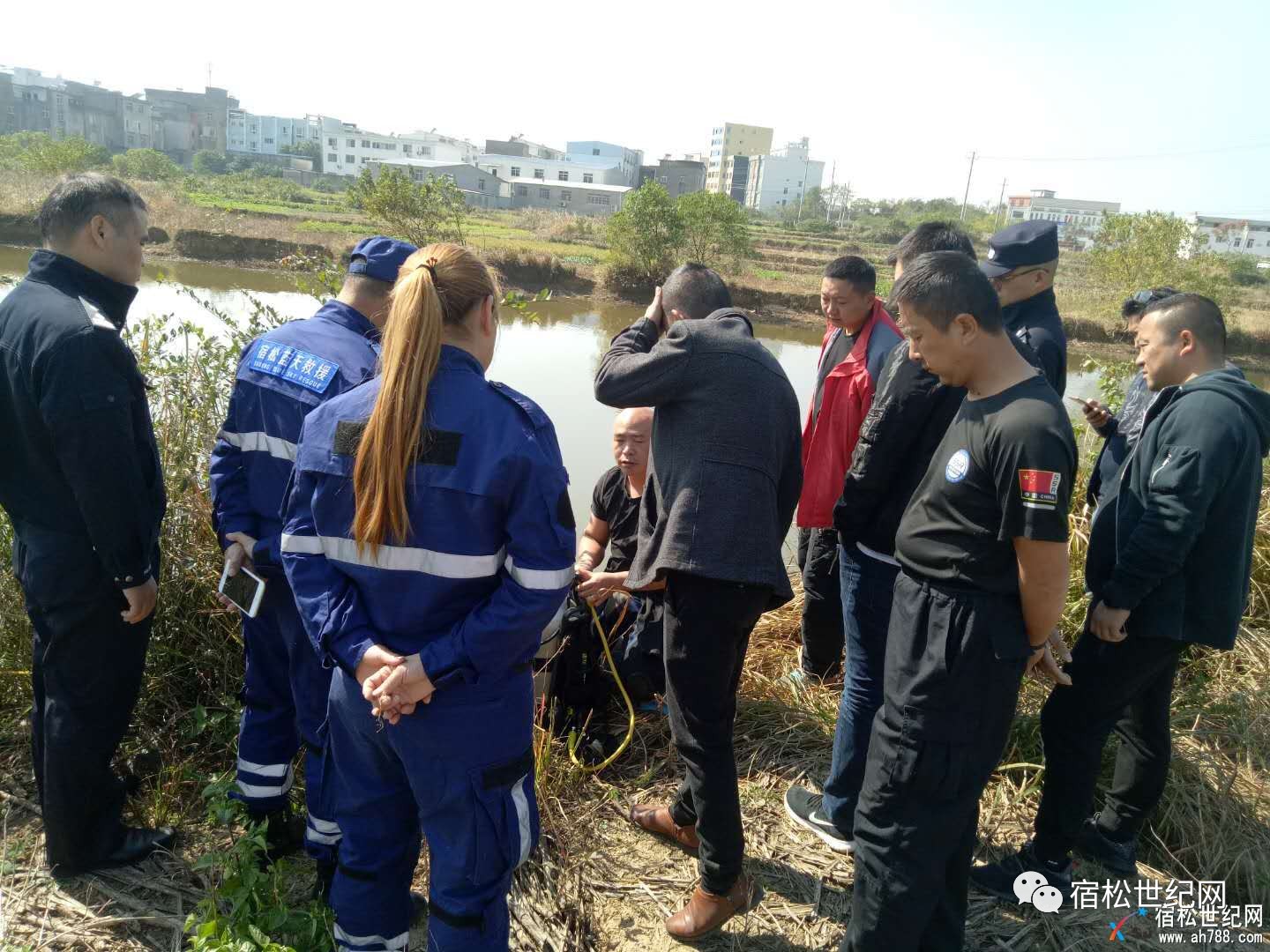 藍天救援隊打撈某溺亡事件相關遺物