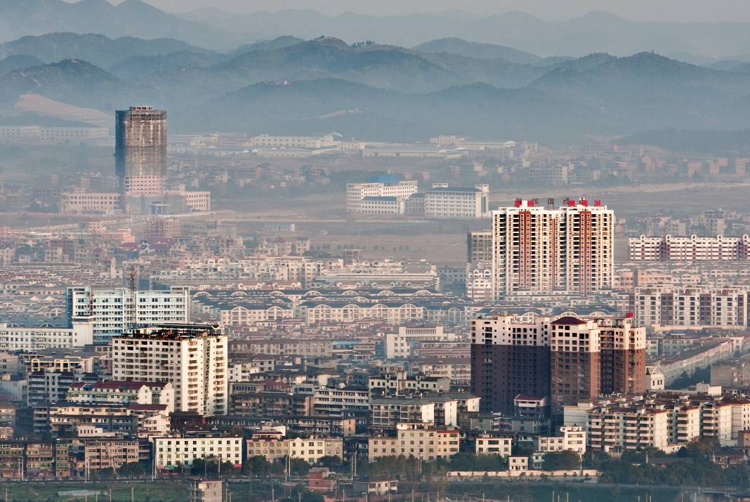 2017年3月,踏着东乡撤县设区的鼓点,紧跟抚州创建国家卫生城市的步伐