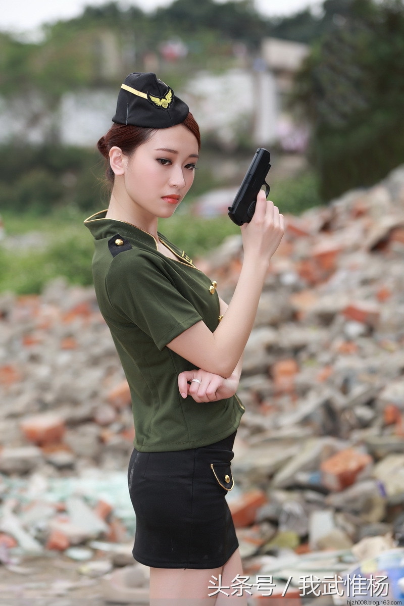 女兵制服美女照,这身材也是没谁了