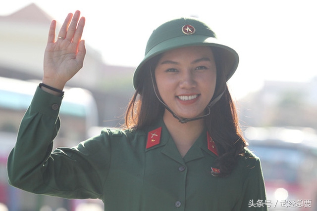 外表清纯的越南女兵