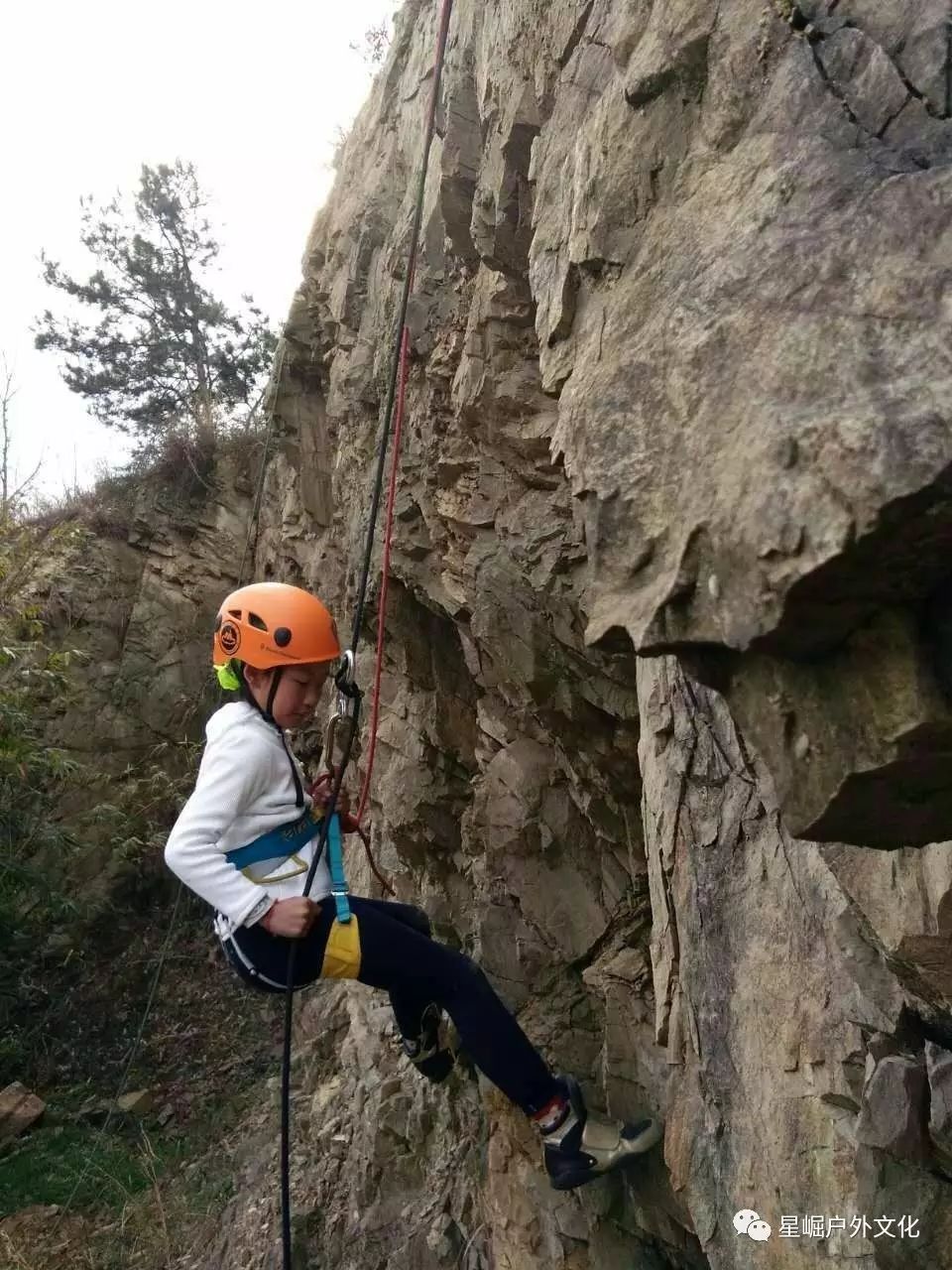 随州小勇士与武汉小勇士周末来一次亲密交流登山岩降