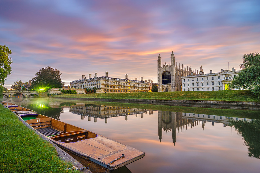 从13世纪末创办剑桥大学的第一所学院彼得学院起,剑桥作为一座大学城