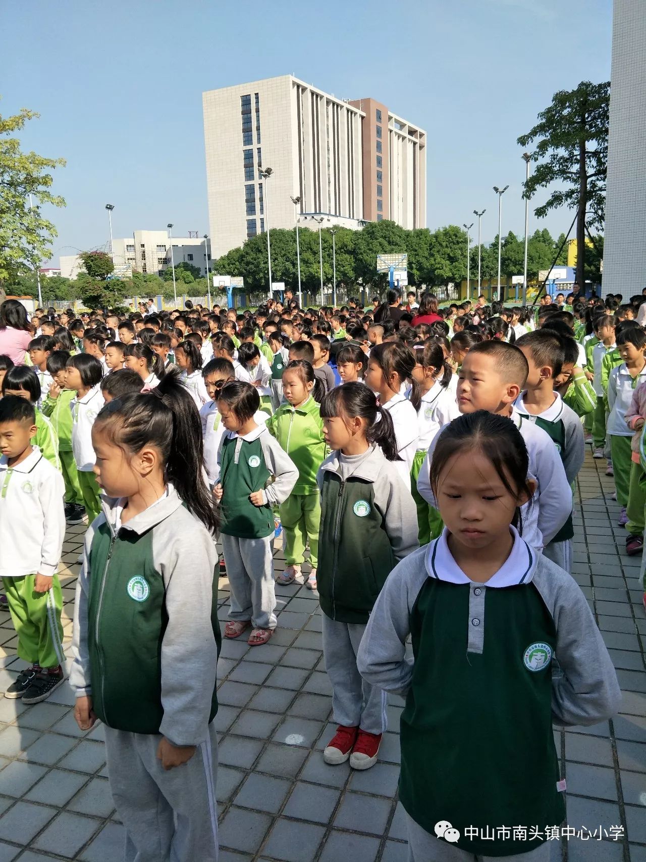 感恩从身边做起 ——南头镇中心小学举行学会感恩国旗下讲话