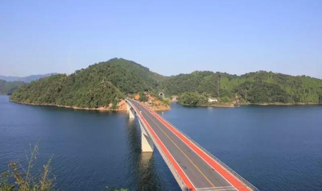 陽光路運動休閒街178-181號或千島湖秀水街夢姑路390號 景點簡介