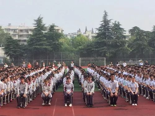 南京市板桥中学校服图片