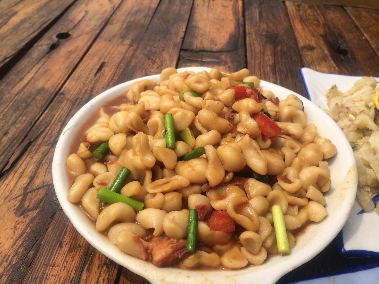 貓耳朵是一種在山西,陝西等地流行的漢族傳統麵食.