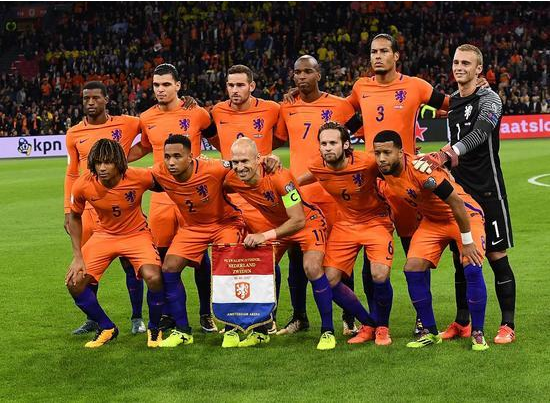 如今的荷兰队星光暗淡2018年世界杯预选赛欧洲区的比赛已经踢完,法国