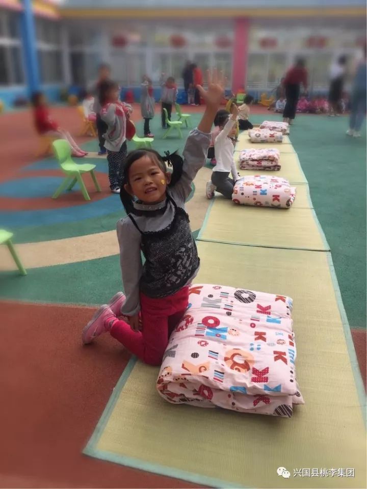 我是自理小能手春雨愛心主題幼兒園舉行生活技能比賽