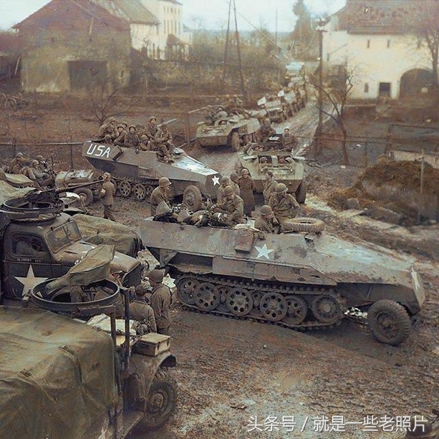 1944年,使用繳獲自德軍的sdkfz251裝甲車的美軍,佔有空中優勢的美軍為