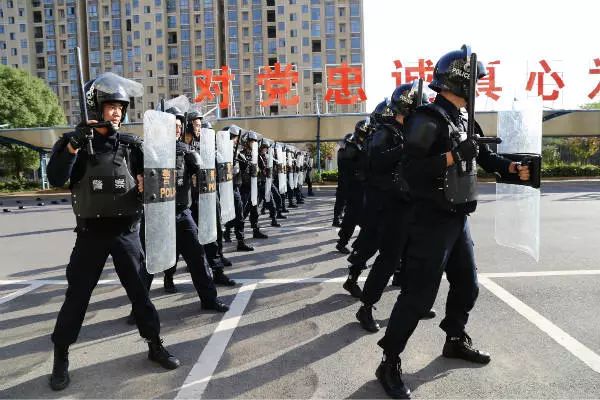 炫酷鄂州市公安局巡特警支队特辅训练成果汇报表演