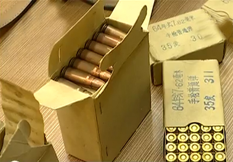 胆肥:济南一蟊贼家中竟然私藏352发制式子弹