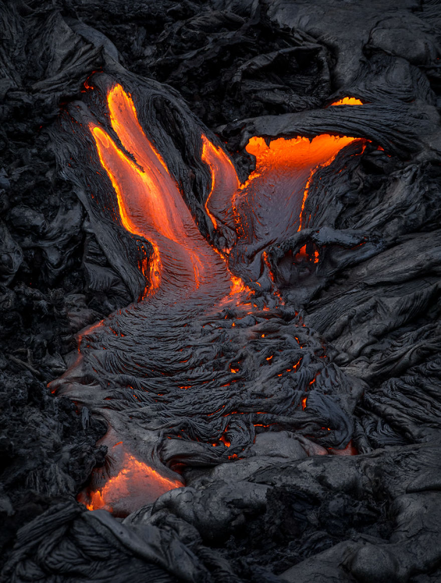 震驚,無人機拍到了真正的火山岩漿!