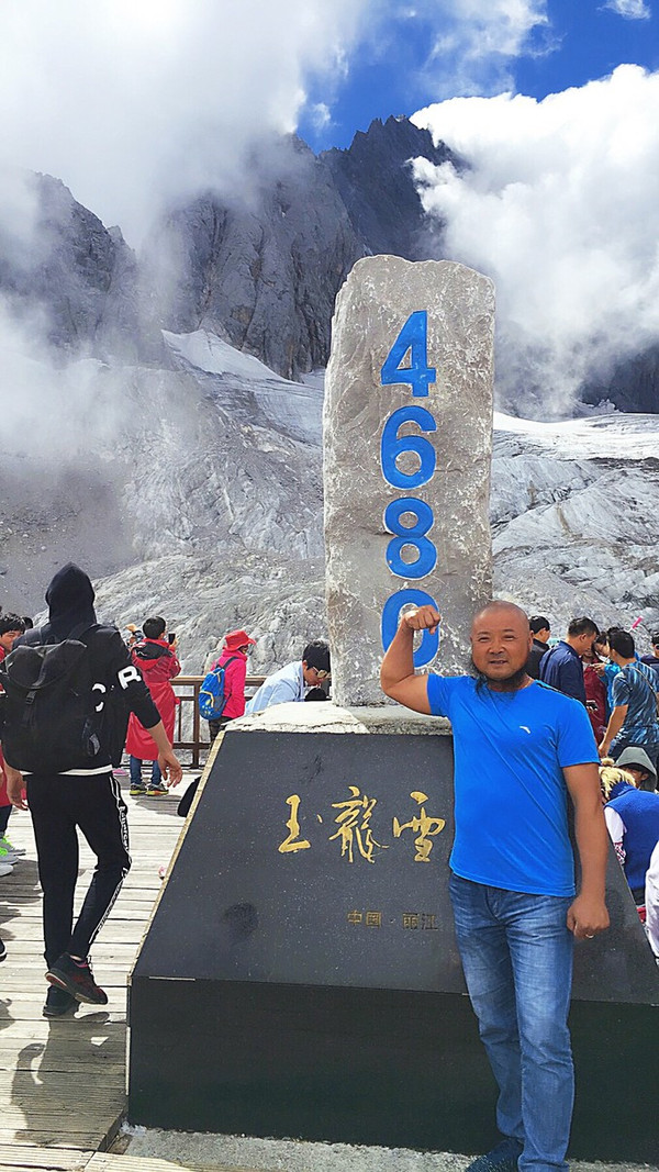 玉龙雪山真龙现身图片