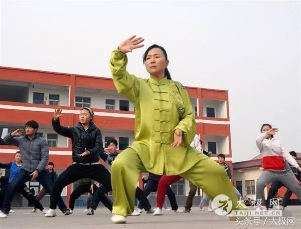 陈朝霞讲解女性练太极拳的好处 搜狐体育