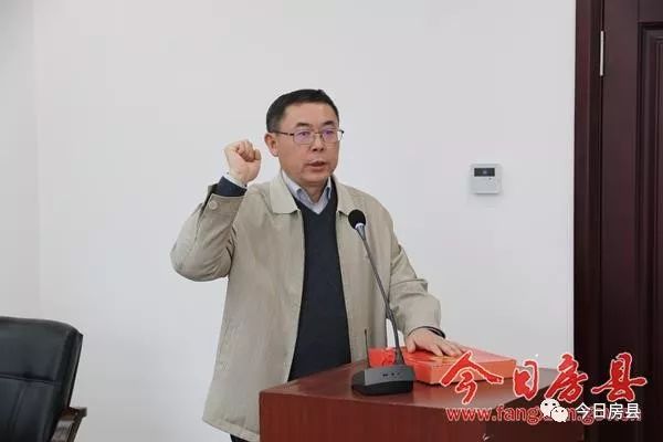 房县县长现任图片