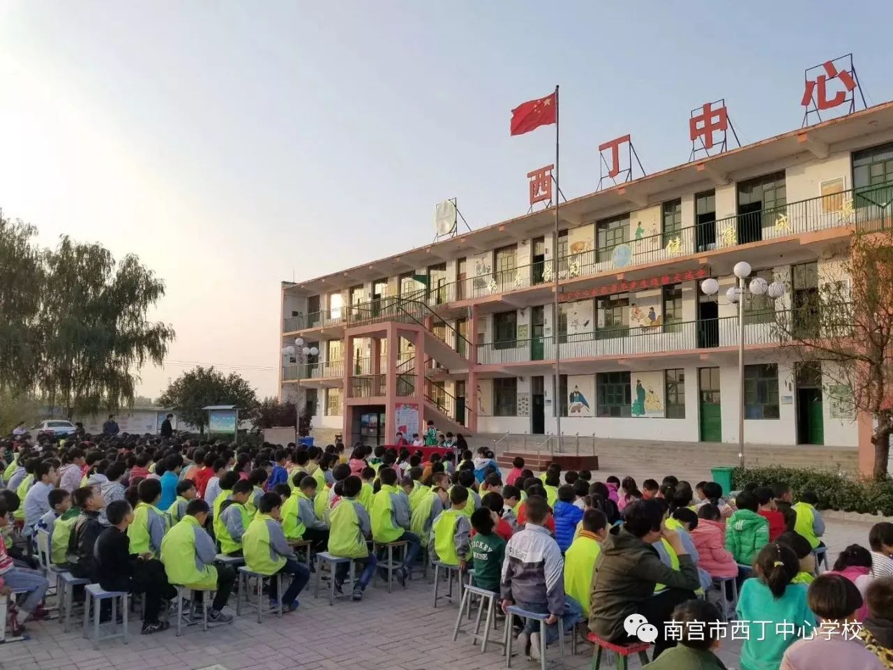 西丁中心小学举行优秀毕业生经验交流会