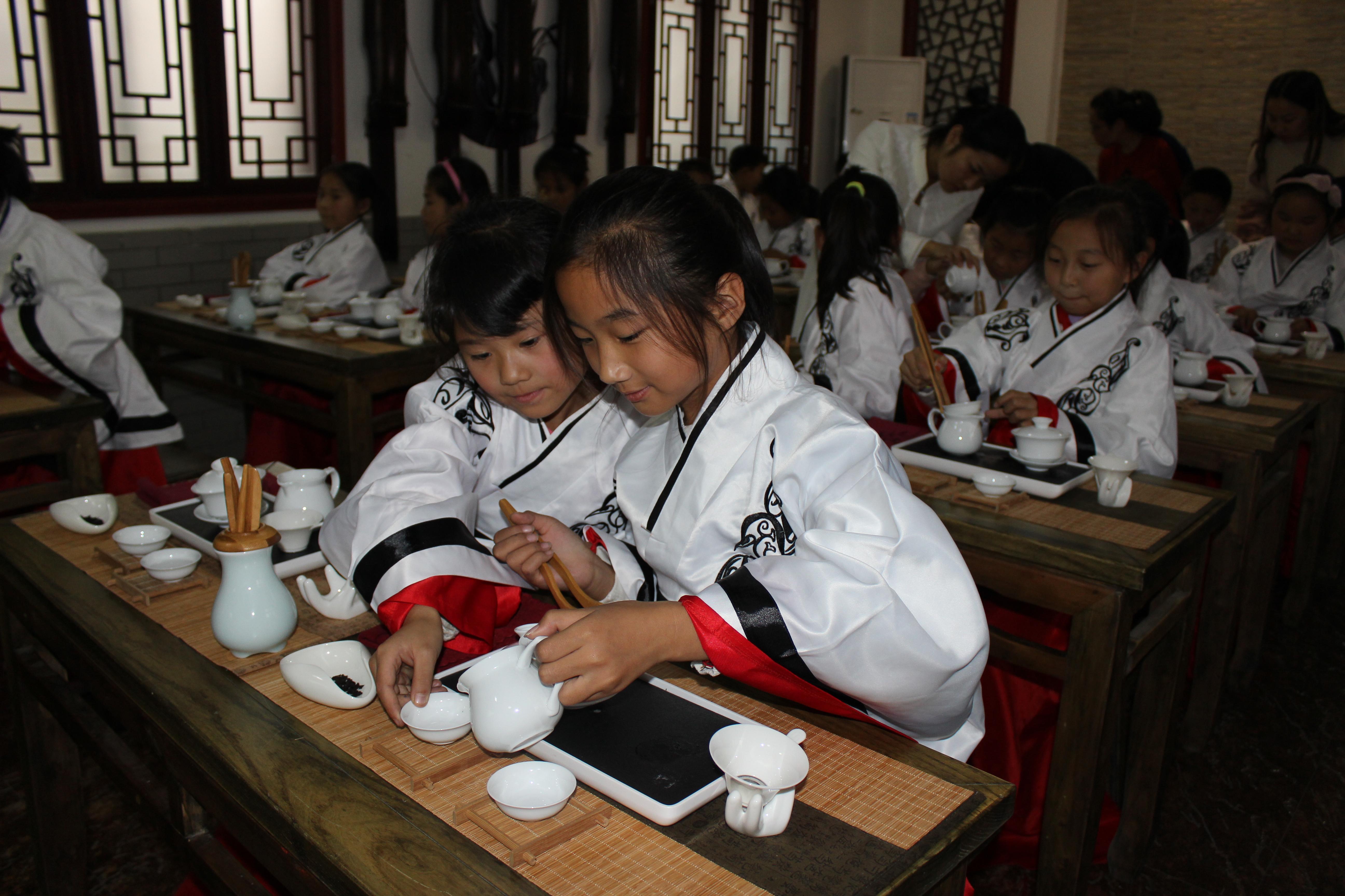 学习茶艺弘扬传统文化