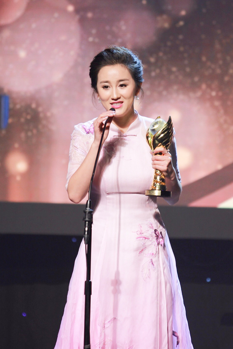 李木子获第13届中美电影节年度最佳新晋女演员