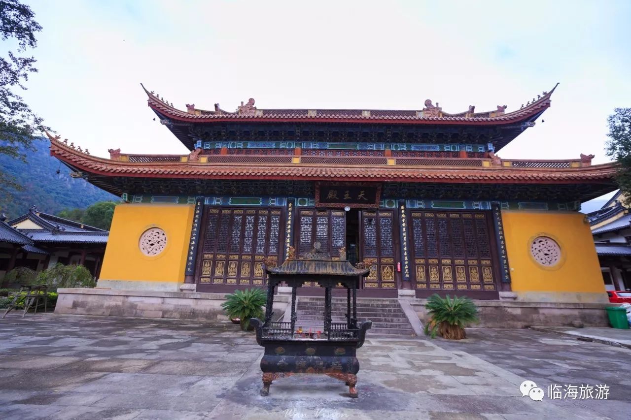 延恩寺建有大雄宝殿,天王殿,智者大师纪念堂,章安大师纪念堂,龙珠山