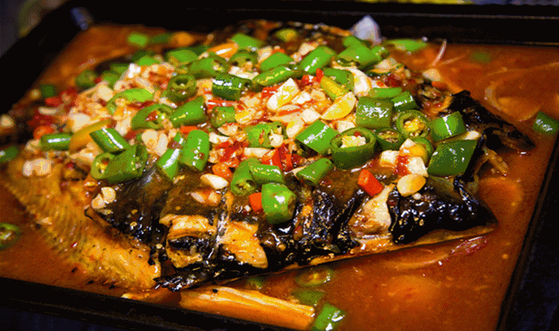一种牛蛙十几种口味,最重要的是特色经典菜品有知道香辣烤鱼,知道干锅