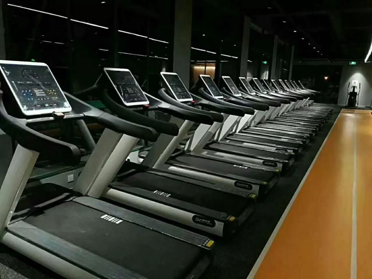 上海24小时健身房图片