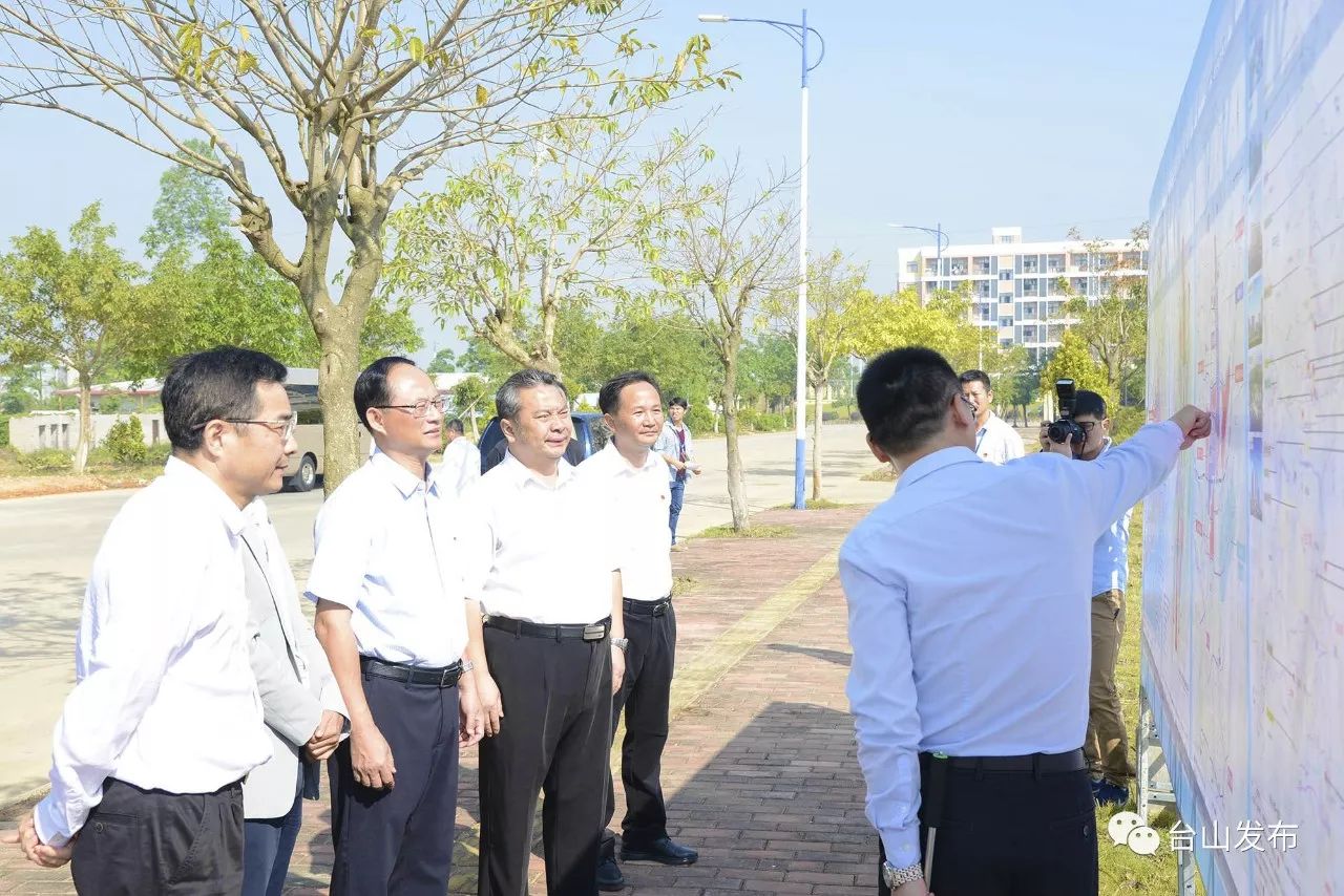 随后,他们实地调研了中信重工开诚智能装备产业华南基地和广东海亮