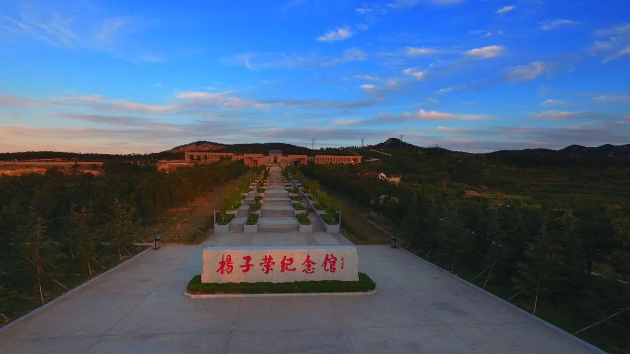 杨子荣纪念馆坐落在英雄的家乡牟平区嵎岬河村,英雄的事迹感动着牟平