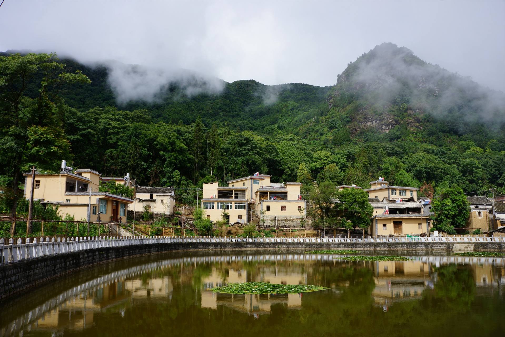 州庆献礼丨红河县:谁不说我家乡美,提升人居环境,推进城乡建设