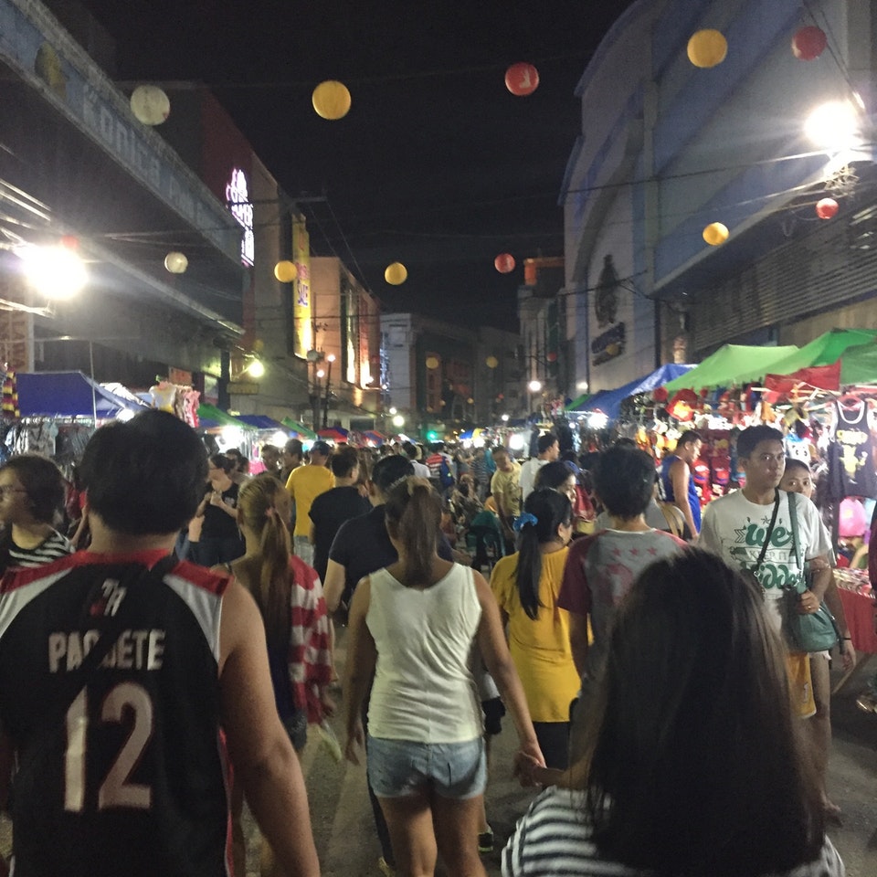 这里本是宿雾唐人街,如今已经变成当地夜市,科隆大街的转变