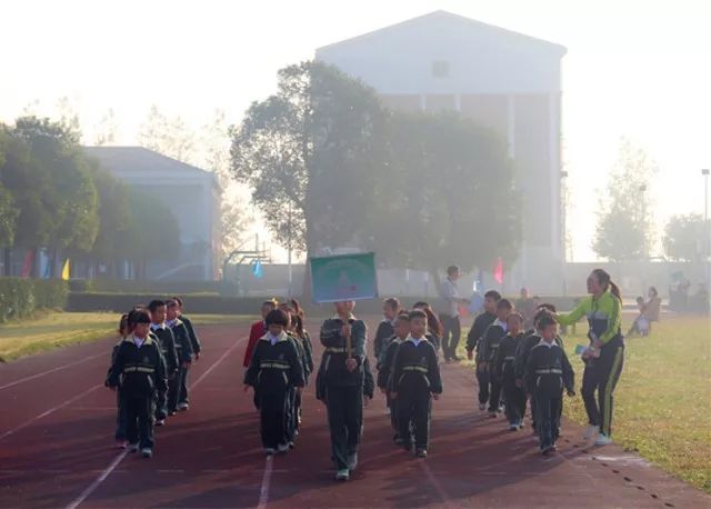 【魅力无限,趣味运动】荆州枫叶国际学校第三届亲子趣味运动会圆满