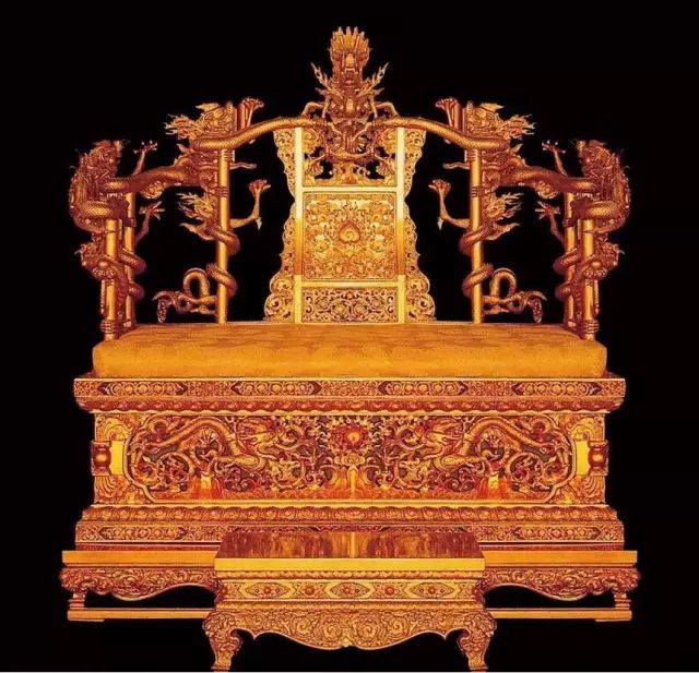 金丝楠木历史悠久且自古就为皇家专用,帝王龙椅宝座也都要选用优质