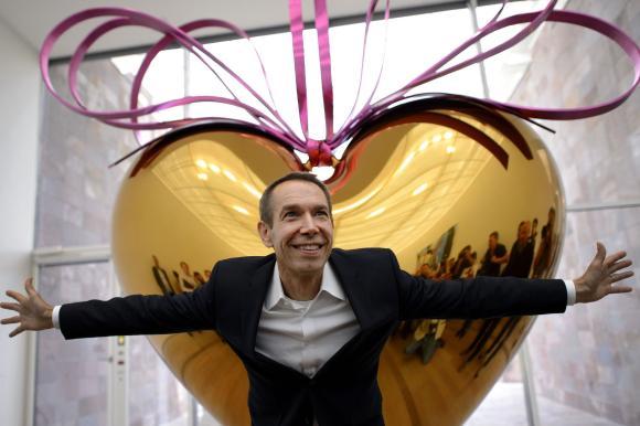 杰夫·昆斯的不锈钢雕塑作品《悬挂的心》曾在纽约拍出2600多万美元的