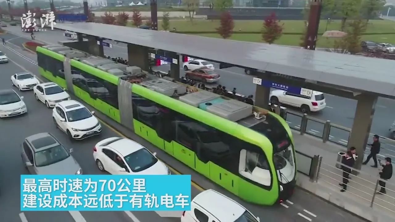 沒有司機卻自己在開全球首例無人駕駛公交車在中國開跑