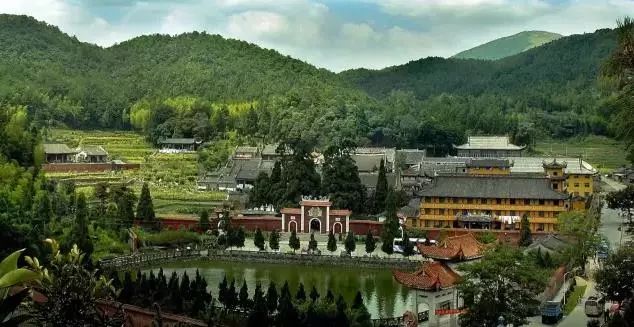 是禪宗雲門,法眼二派的發源地 龍台山生態園 位於閩侯縣荊溪鎮關源