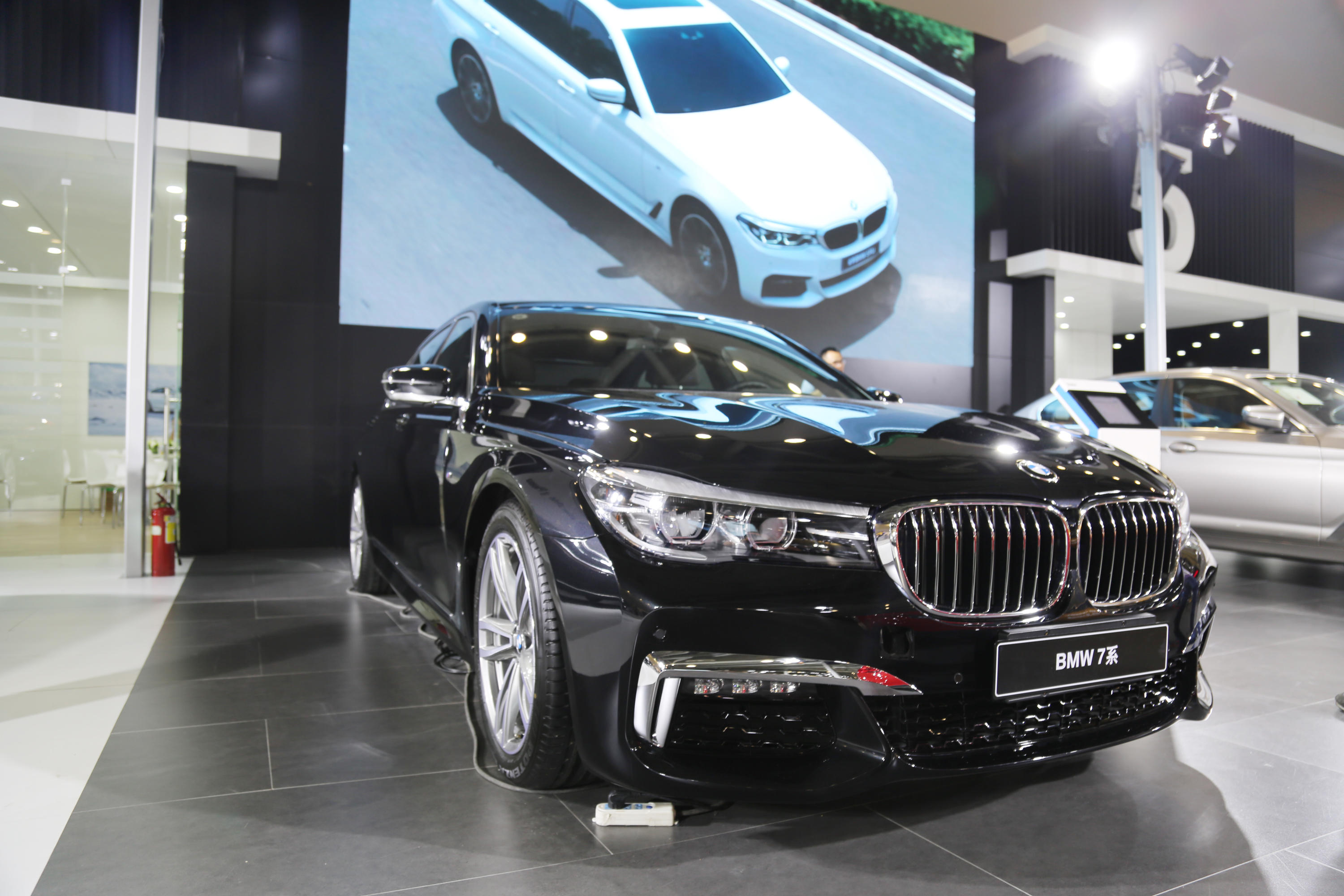 2018款宝马bmw 7系,百万级别超豪华座驾,车展实拍!