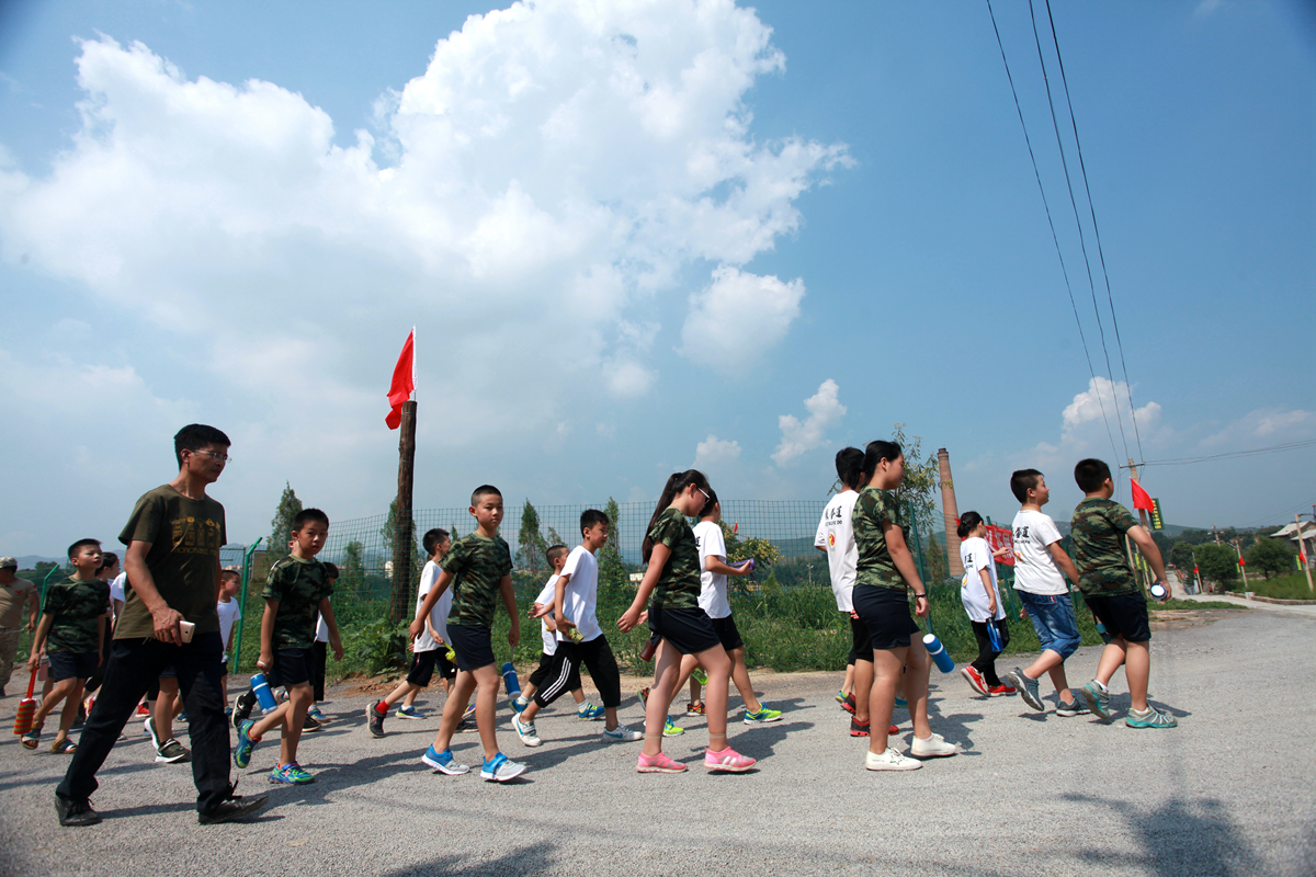 山西盂县忠义拓展实践教育基地举行青少年活动中心综合实践基地揭牌