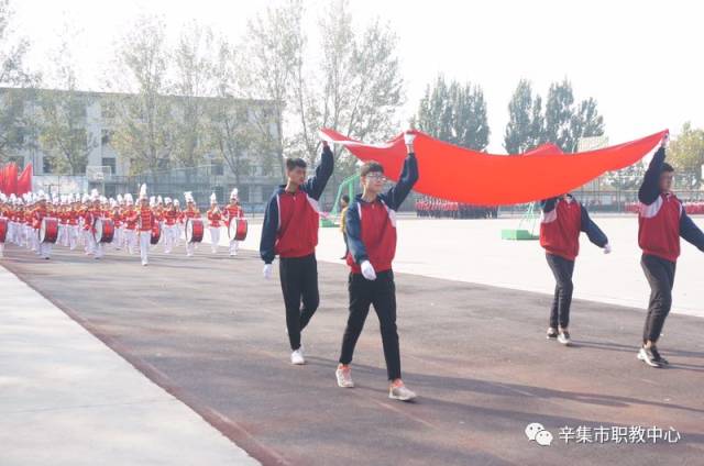 11月5日辛集市2017年中小学生田径运动会在职教中心举行辛集市委邸义