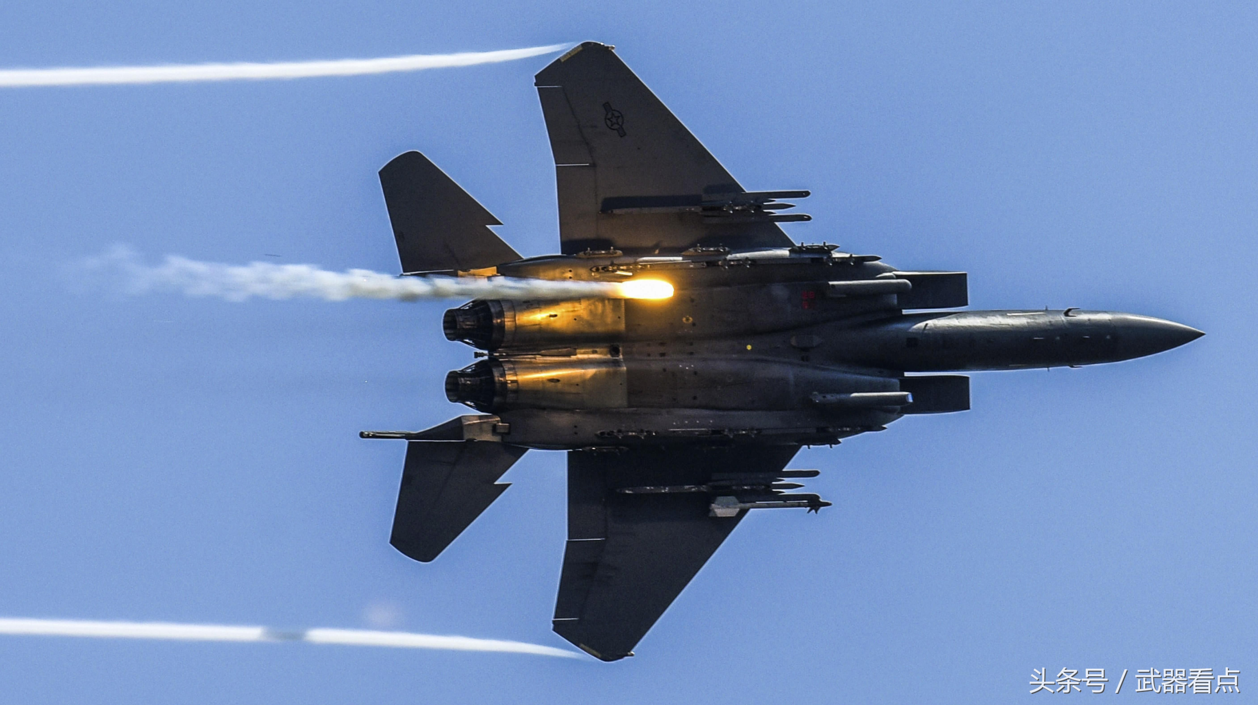 美国f15鹰式空中优势战斗机震撼视角拍摄高清相片