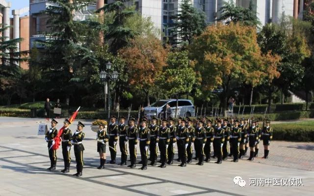 為了歡迎各高校國旗護衛隊的到來,西亞斯國旗護衛隊按照三軍儀仗隊的