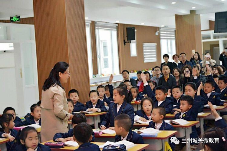 名班主任爱让每一朵花美丽绽放城关区静宁路小学教师张英莲