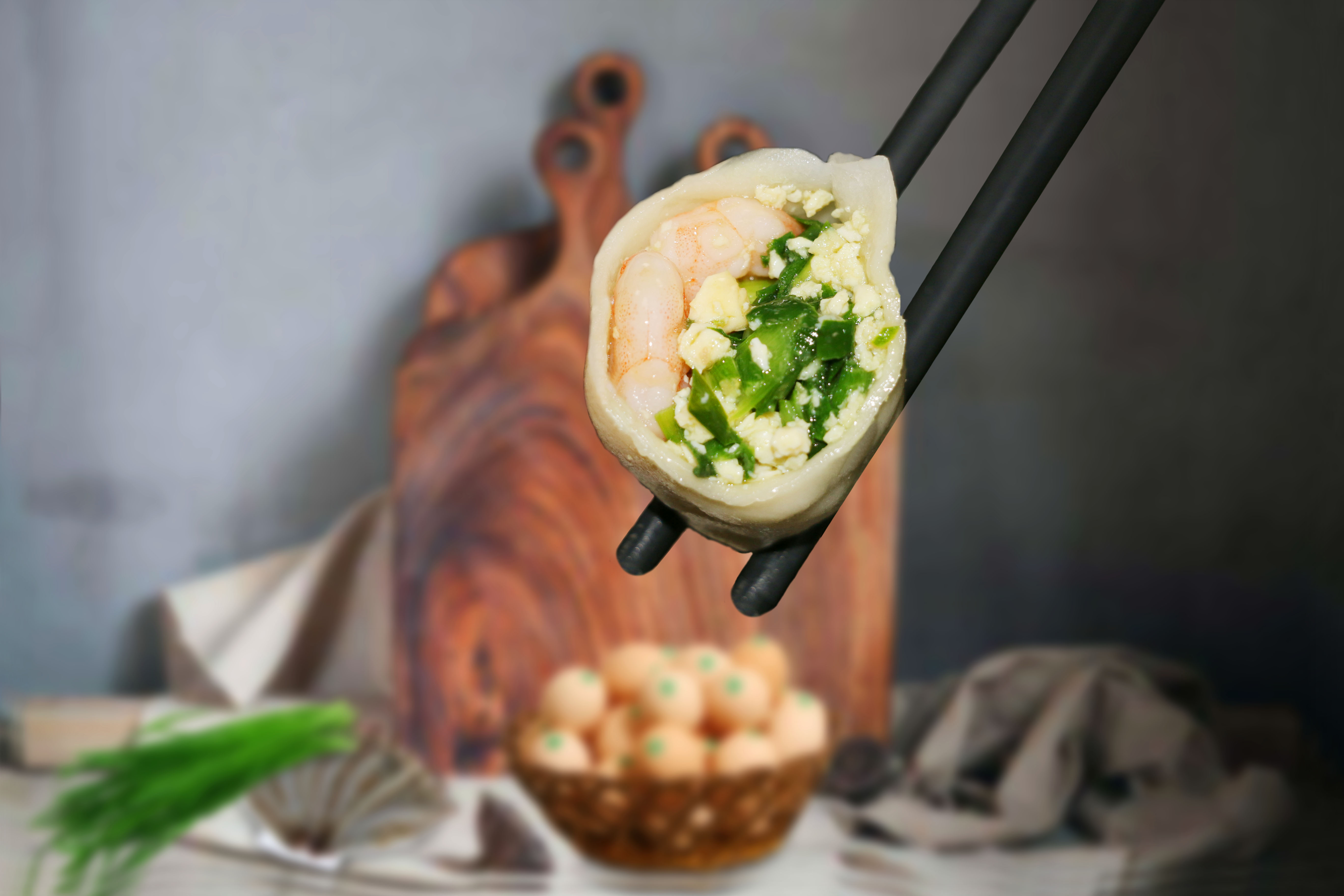 素三鲜水饺,选用优质饱满虾仁,配以韭菜与鸡蛋