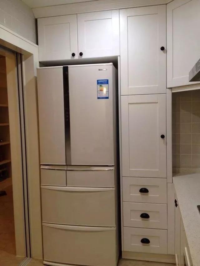 谁说冰箱碍眼的嵌到柜子里真美丽