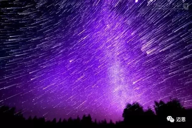 双重流星雨来袭看狮子座和金牛座流星雨划过布里斯班的夜空