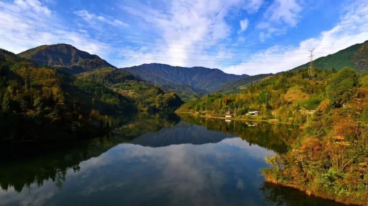 龙池区全是大山,是峨眉山的背山.